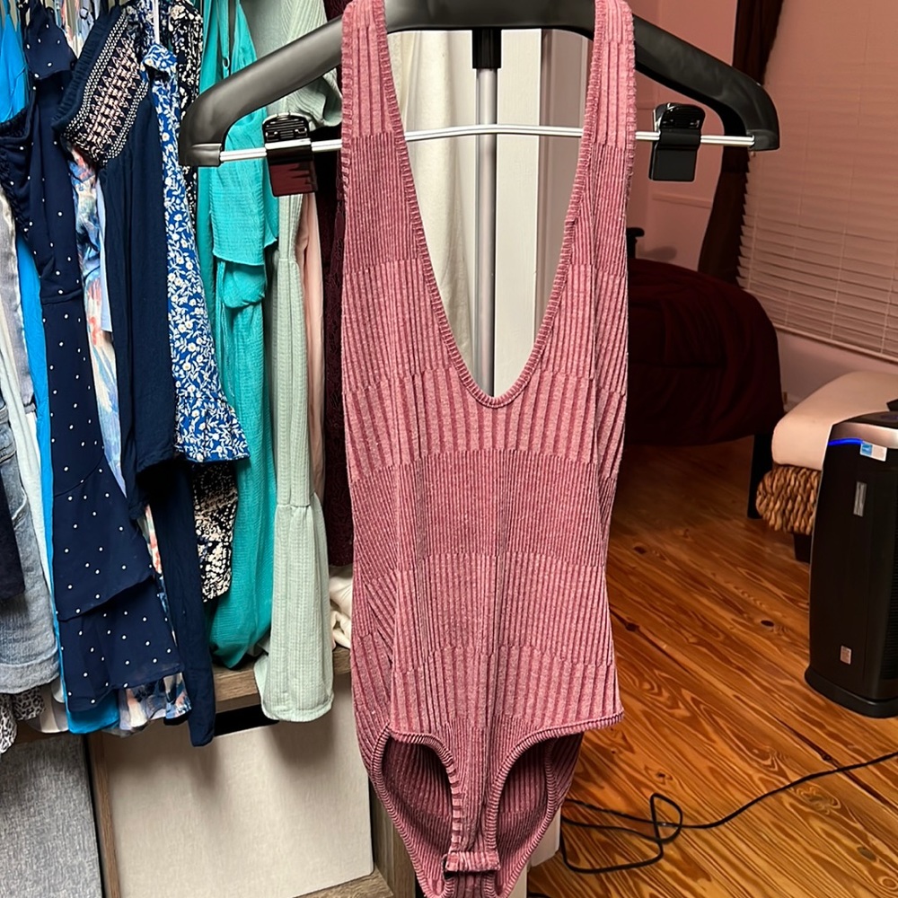 Maroon v-neck leotard